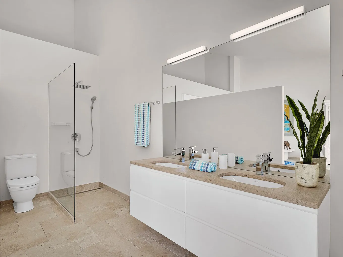 Modern villa med fantastisk havsutsikt-8