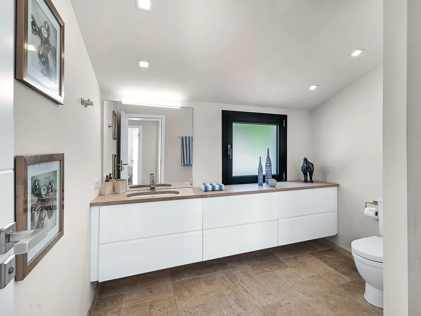 Modern villa med fantastisk havsutsikt-13