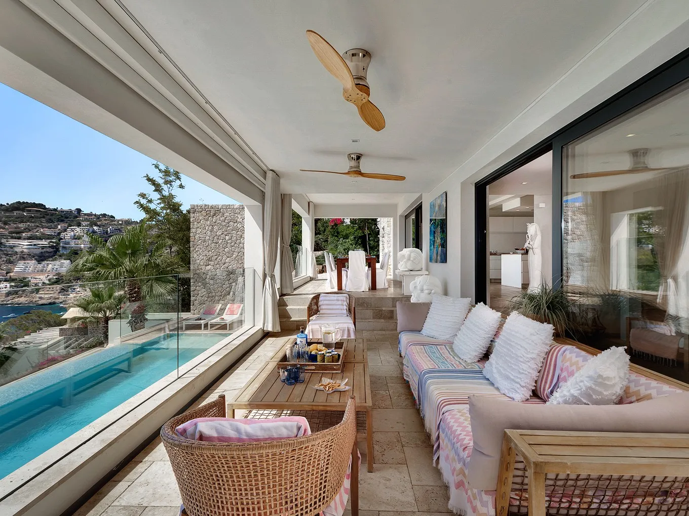 Modern villa med fantastisk havsutsikt-6