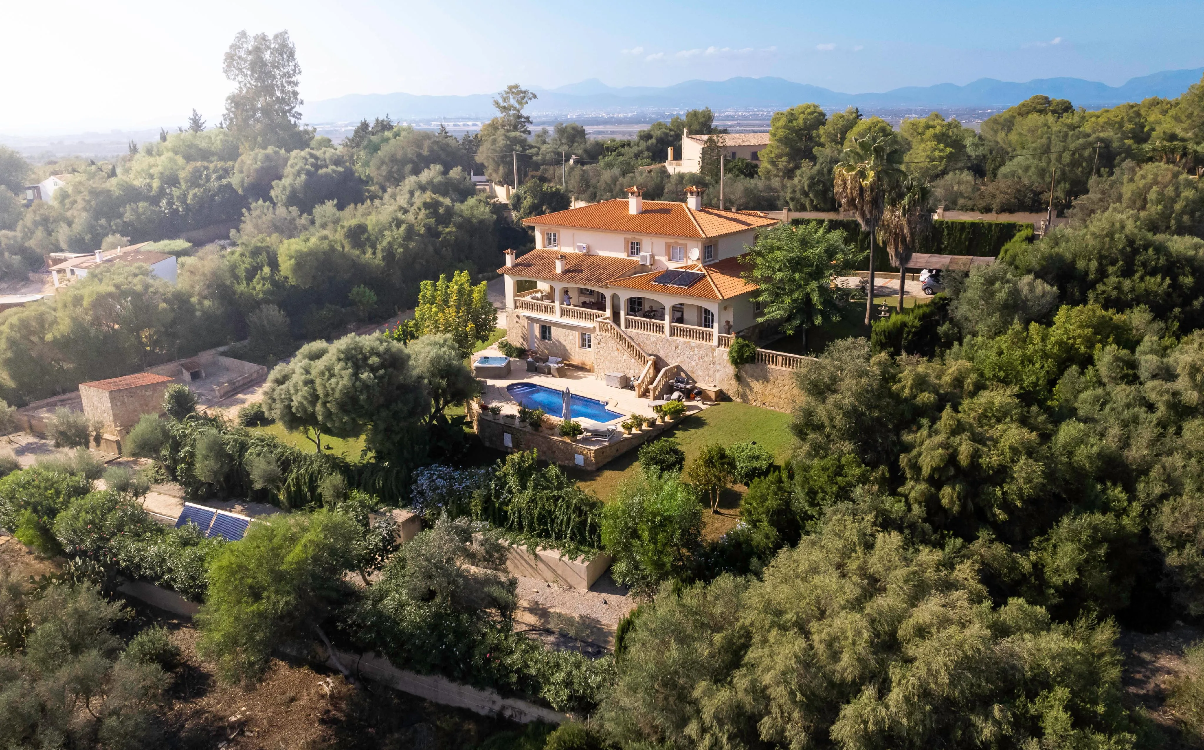 Esclusiva proprietà mediterranea in una posizione centrale e privilegiata con molti extra-1