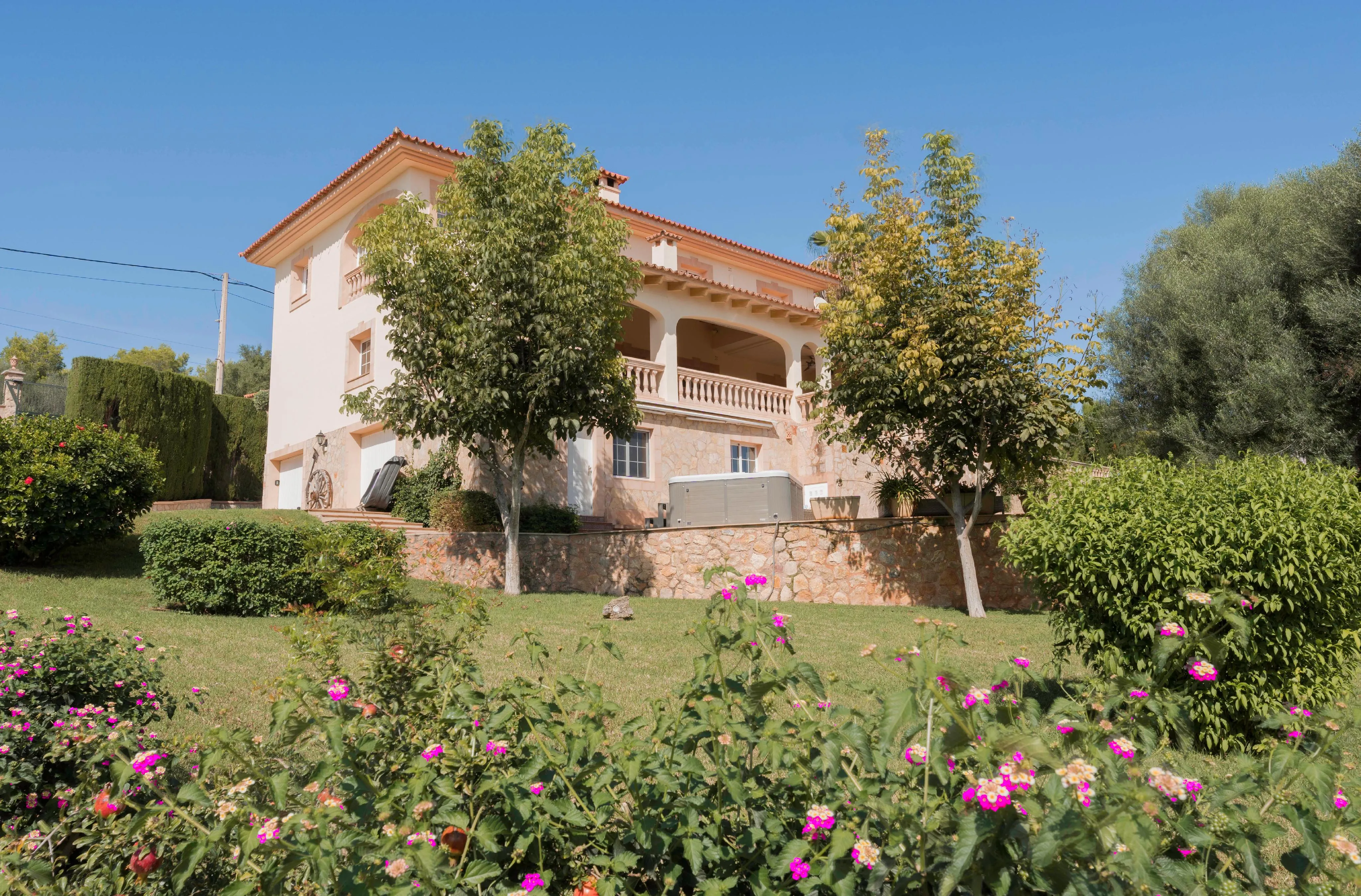 Exclusieve mediterrane woning op een centrale toplocatie met veel extra's-2