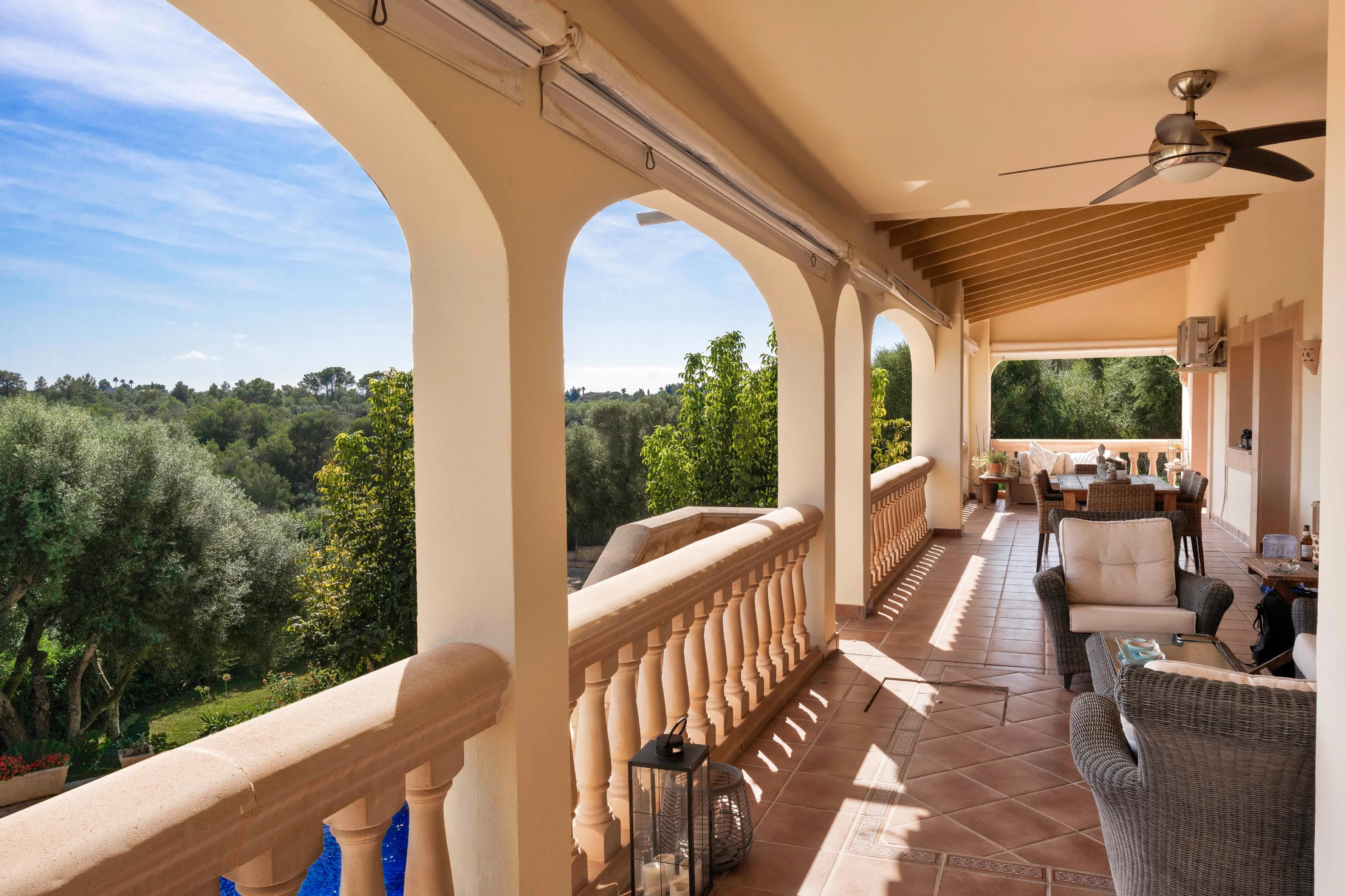 Esclusiva proprietà mediterranea in una posizione centrale e privilegiata con molti extra-13