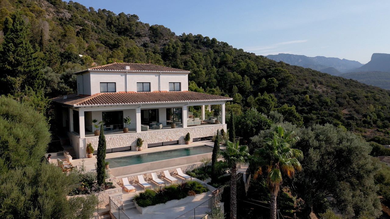 Moderne Meerblickvilla in ruhiger Lage