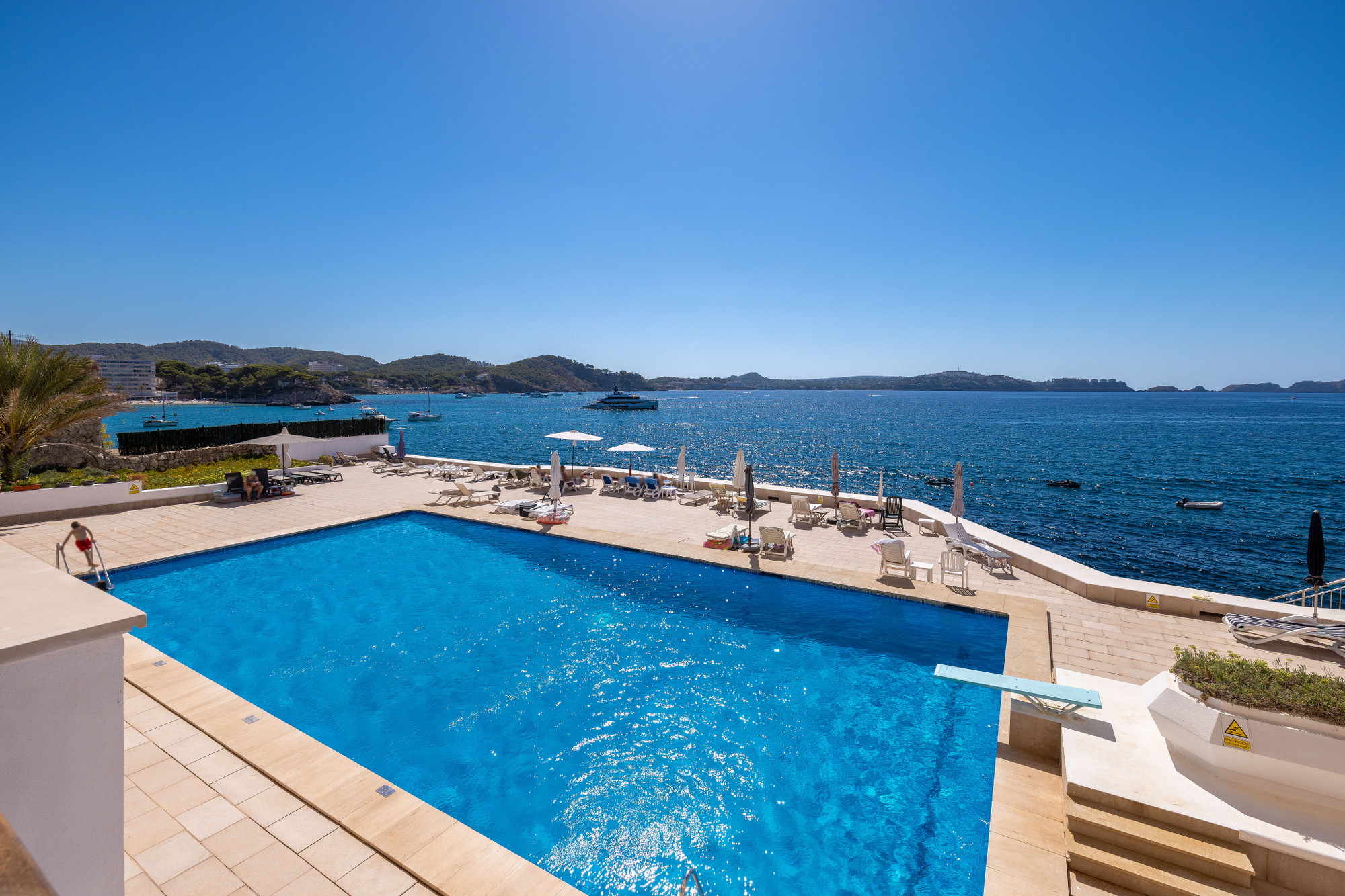 Refurbished apartment on the seafront in Cala Fornells
