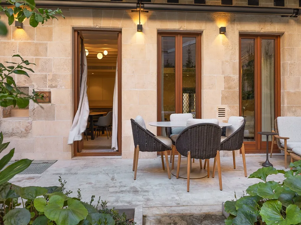 Apartament en planta baixa amb jardí en un edifici històric restaurat-1