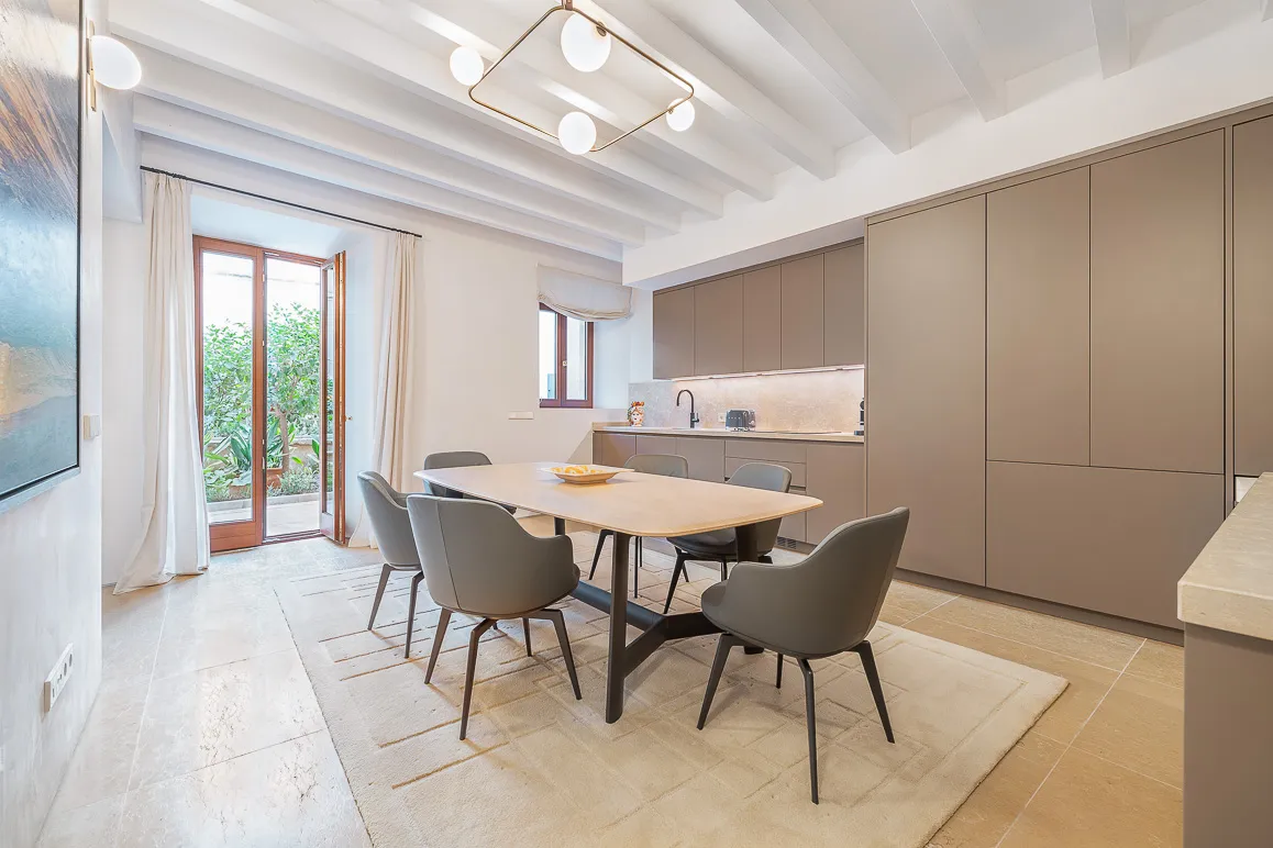 Apartament en planta baixa amb jardí en un edifici històric restaurat-3