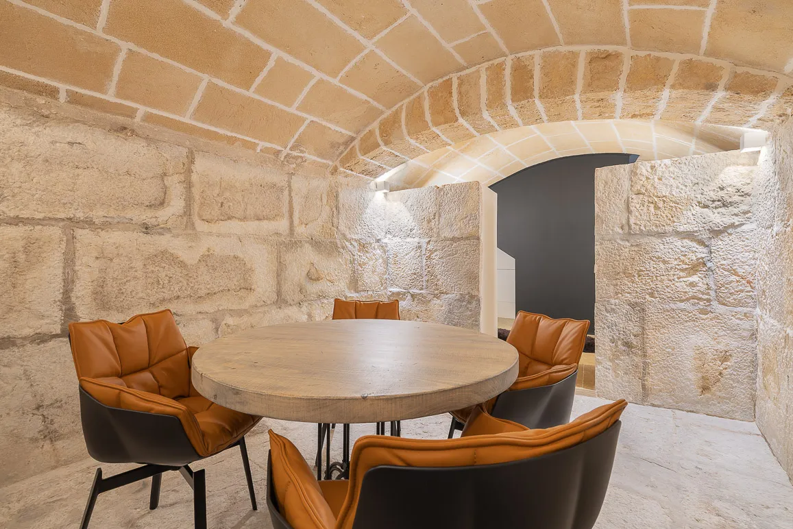 Apartament en planta baixa amb jardí en un edifici històric restaurat-14