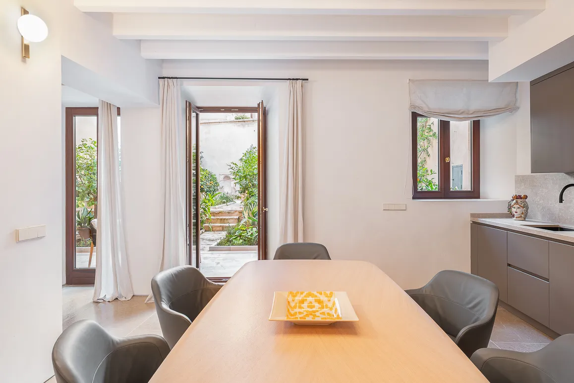 Apartament en planta baixa amb jardí en un edifici històric restaurat-4