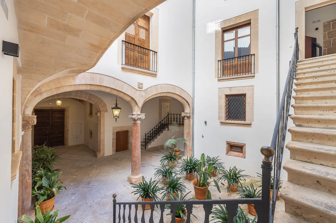 Apartament en planta baixa amb jardí en un edifici històric restaurat-2