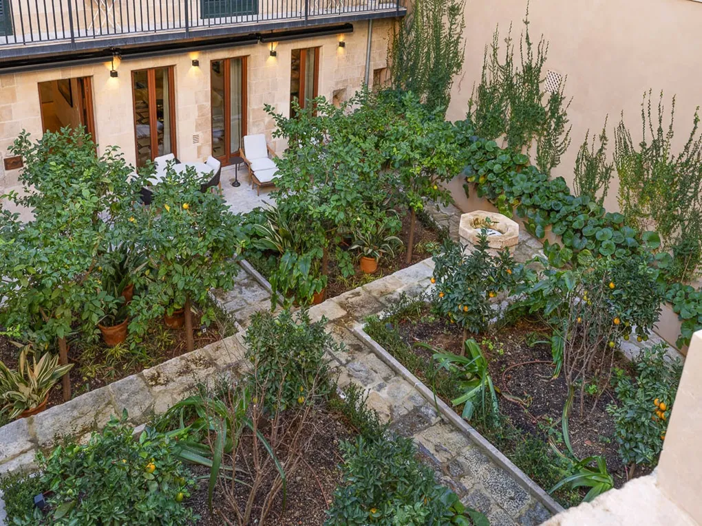 Apartament en planta baixa amb jardí en un edifici històric restaurat-18