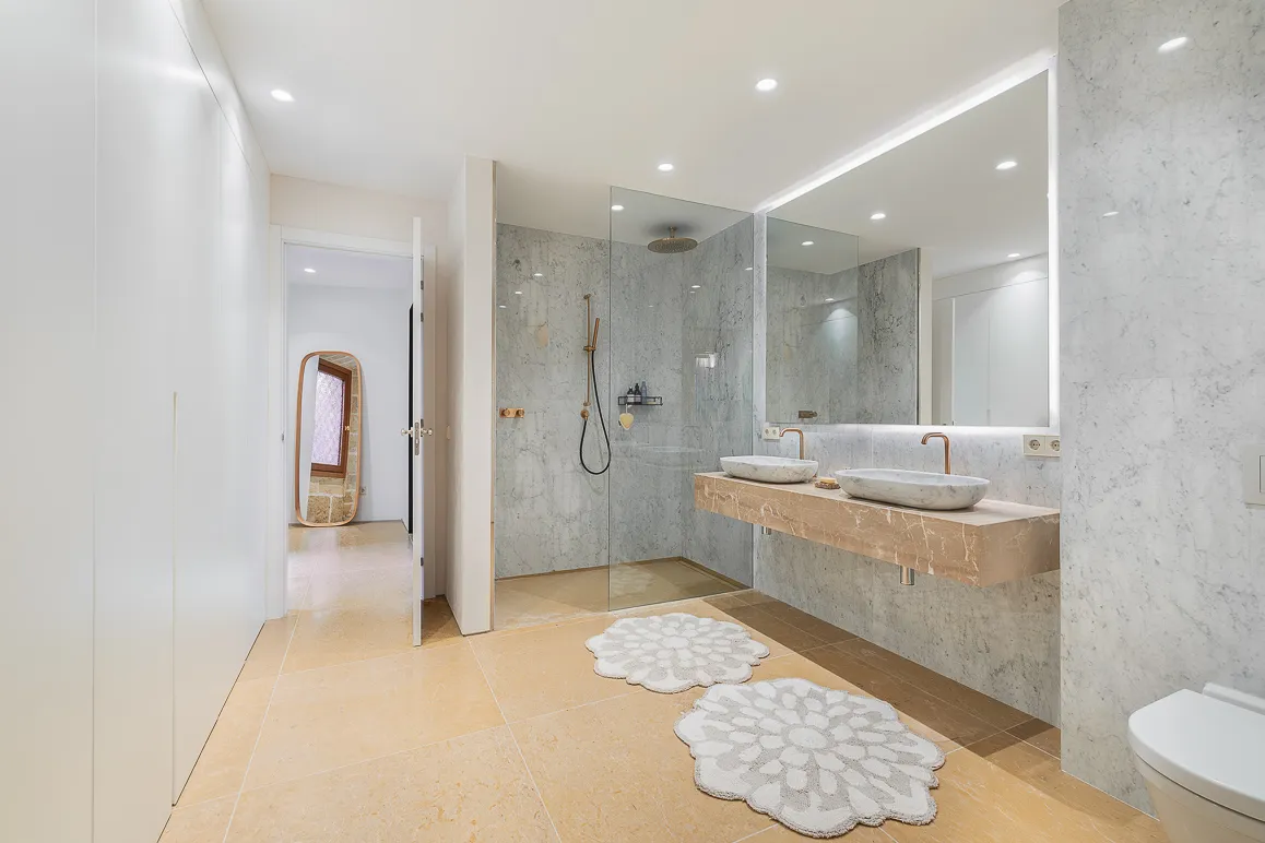 Apartament en planta baixa amb jardí en un edifici històric restaurat-9