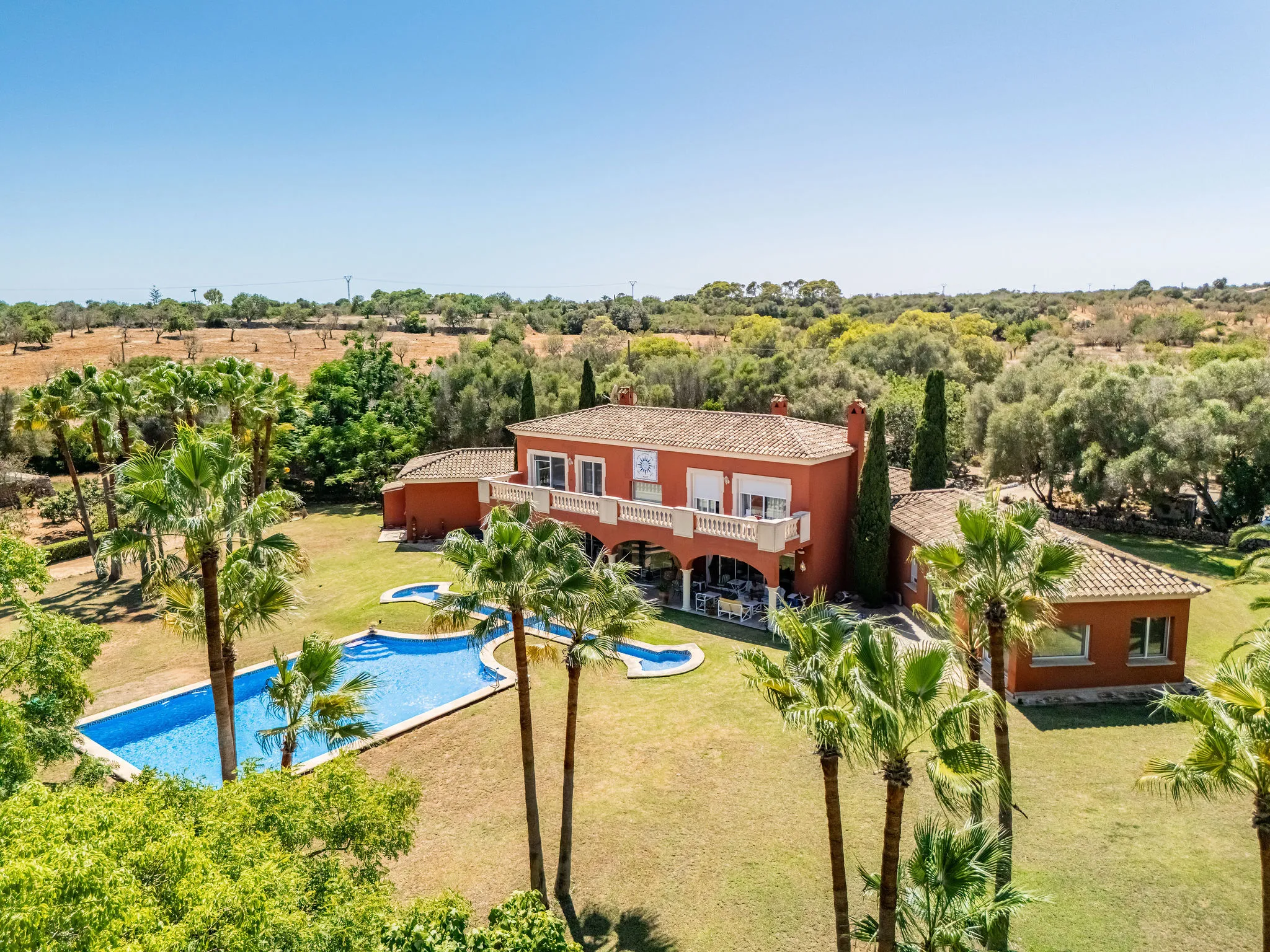 Encantadora casa de campo con enorme potencial-9