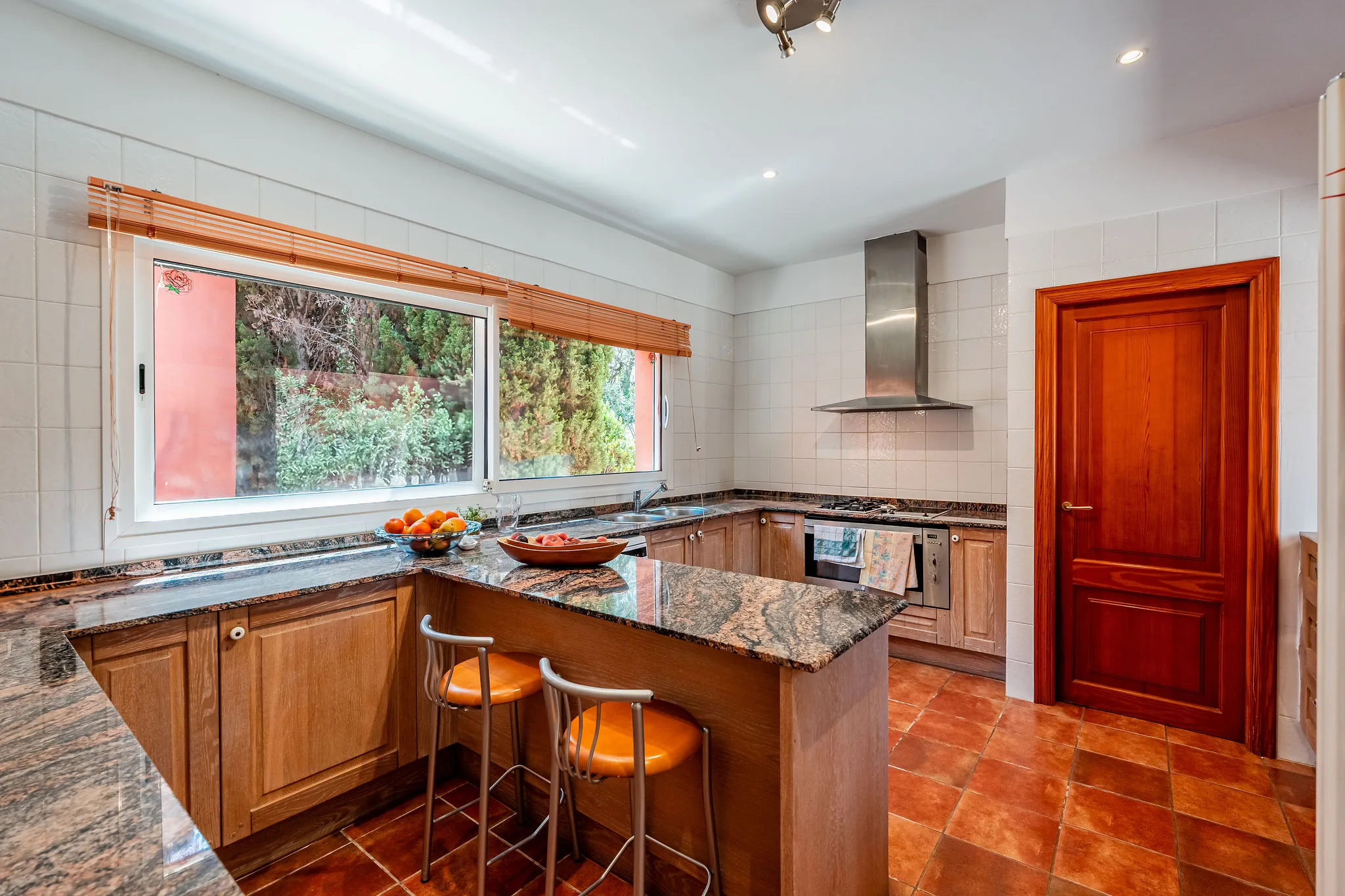 Encantadora casa de campo con enorme potencial-5