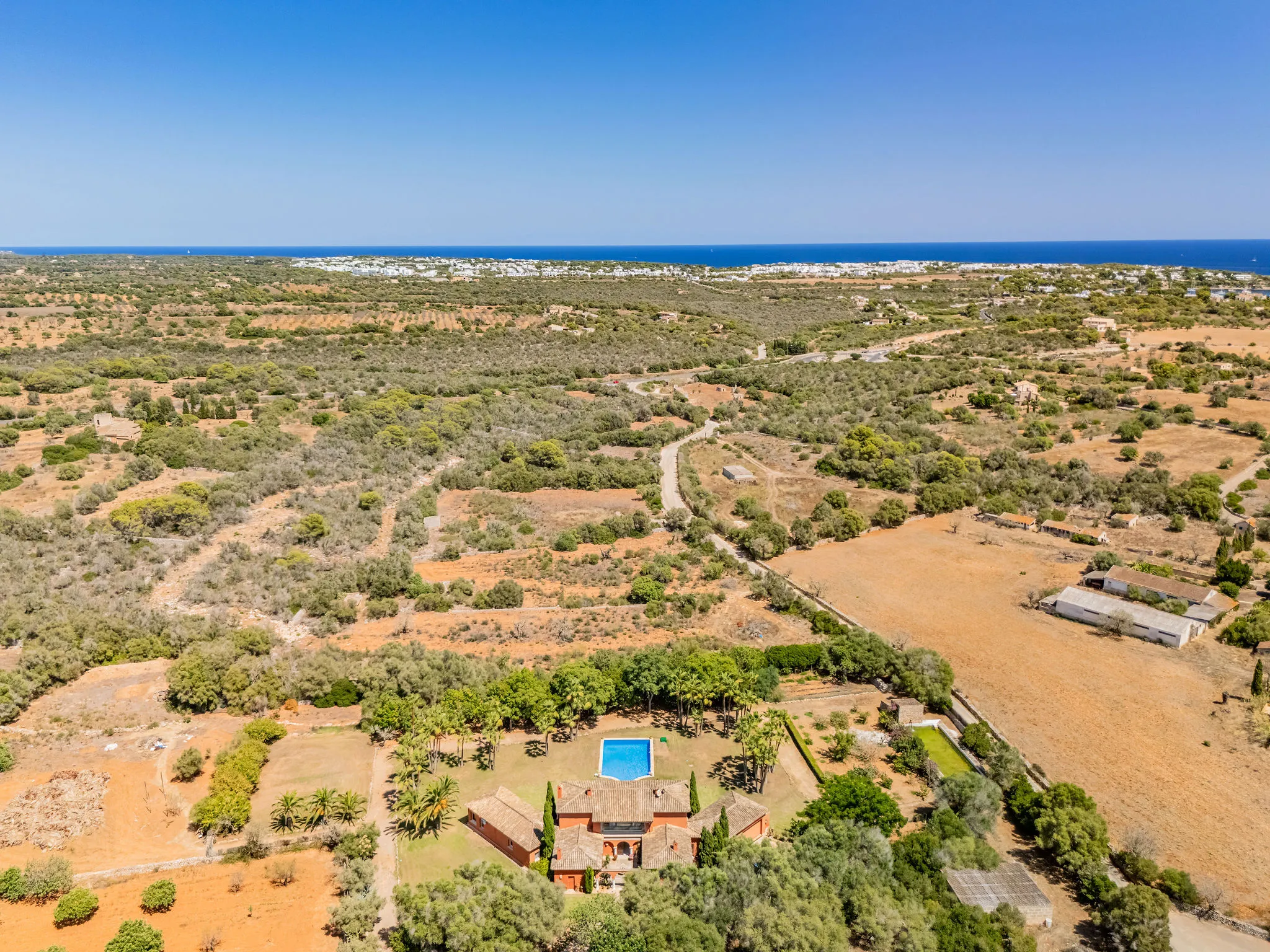 Encantadora casa de campo con enorme potencial-6