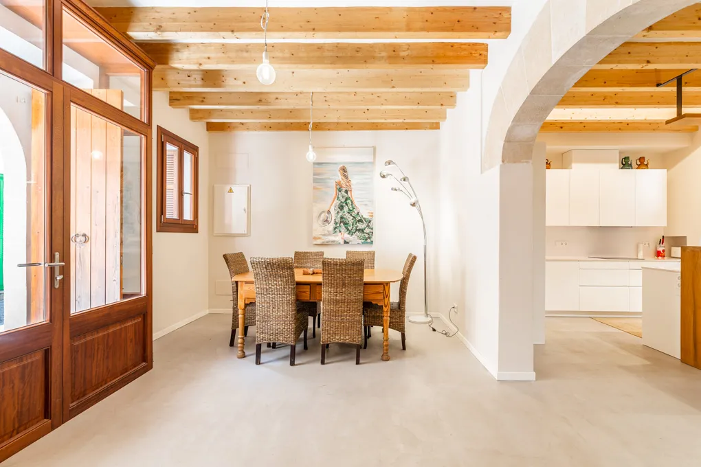 Elegant, totalrenoveret herregård med pool i Artà-11