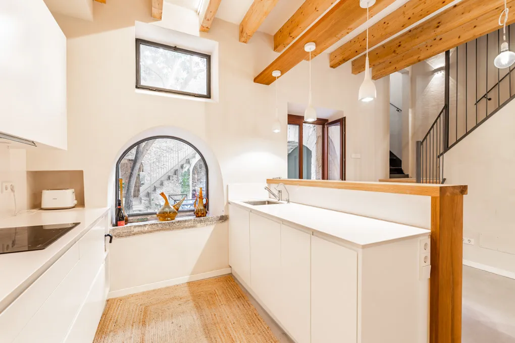 Elegant, totalrenoveret herregård med pool i Artà-3