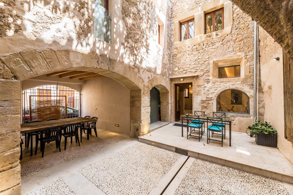 Elegant, totalrenoveret herregård med pool i Artà-10