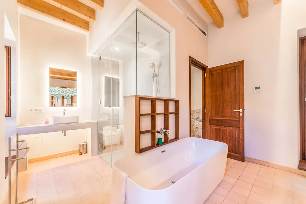 Elegant, totalrenoveret herregård med pool i Artà-4