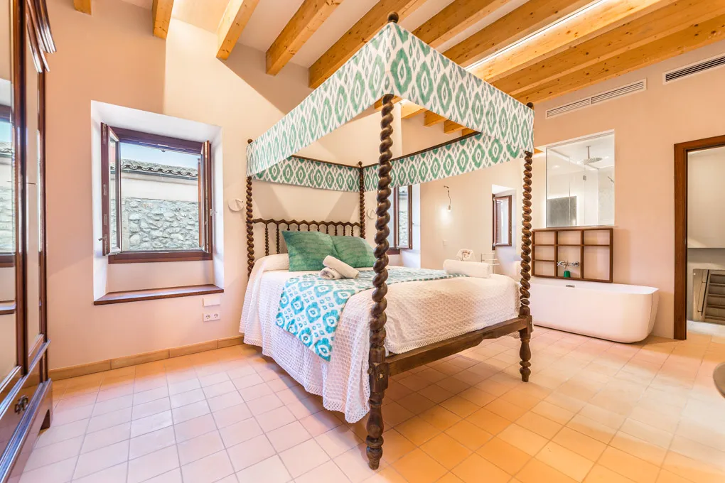 Elegant, totalrenoveret herregård med pool i Artà-5