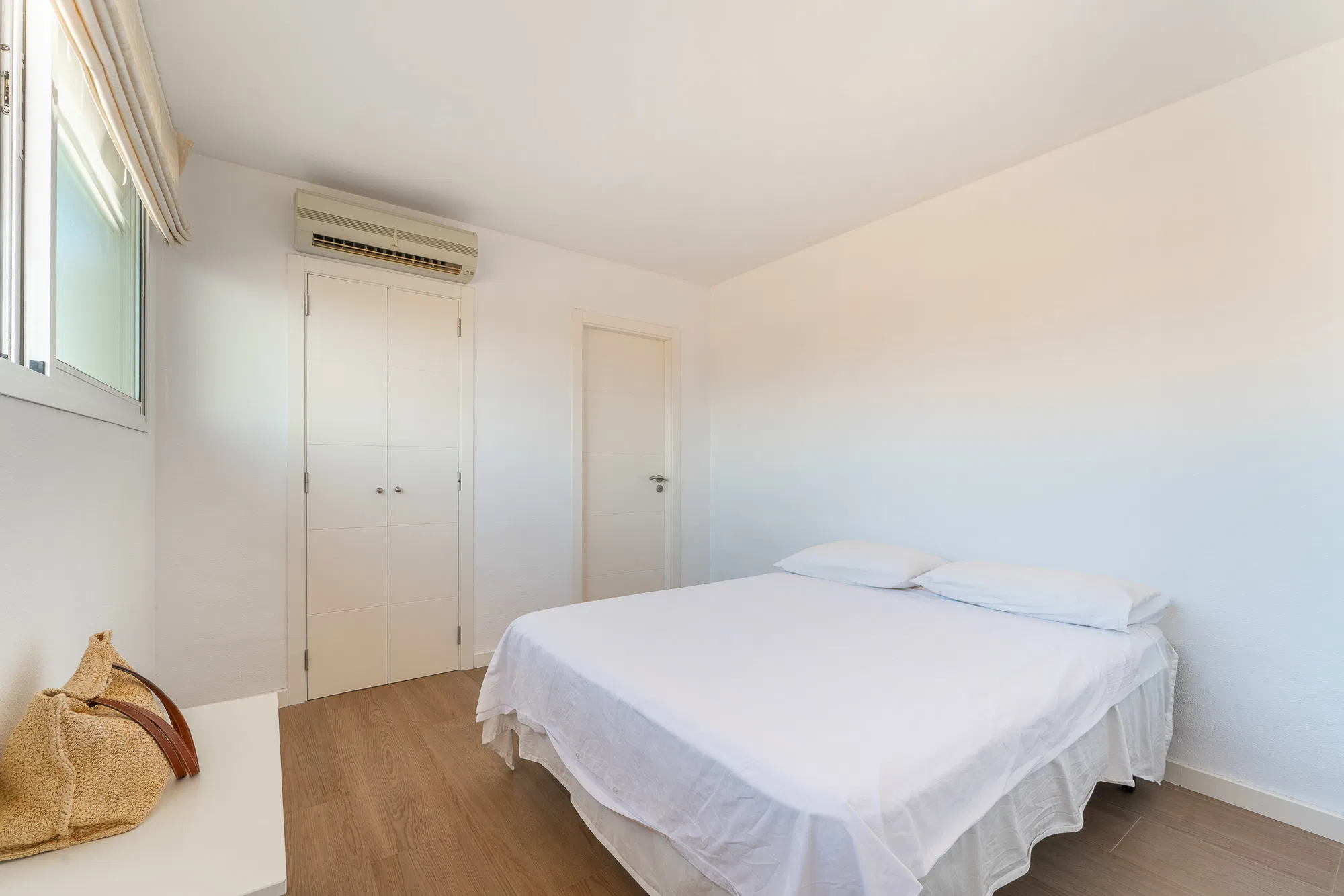 Bright penthouse with private roof terrace, Puerto Pollensa-6
