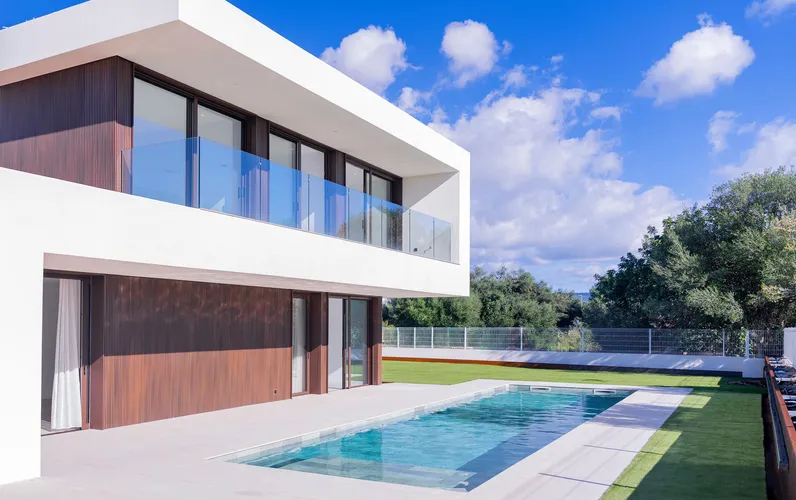 Villa Bauhaus avec vue imprenable et équilibre énergétique parfait