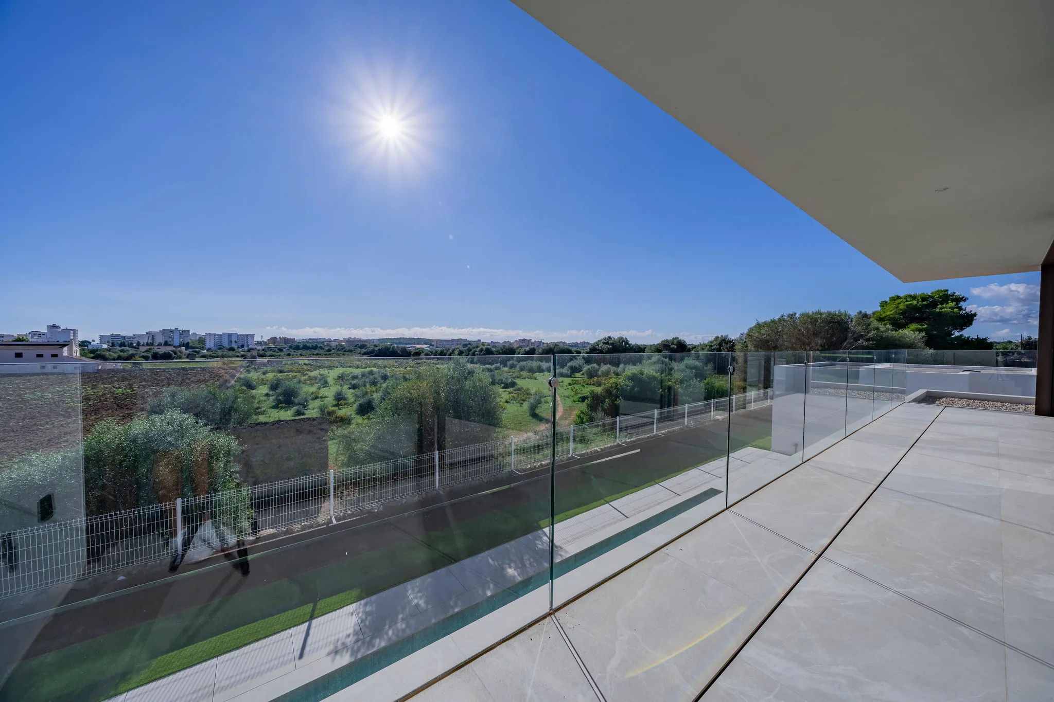 Villa estilo 'Bauhaus' con vista despejada y perfecto equilibrio energético-13