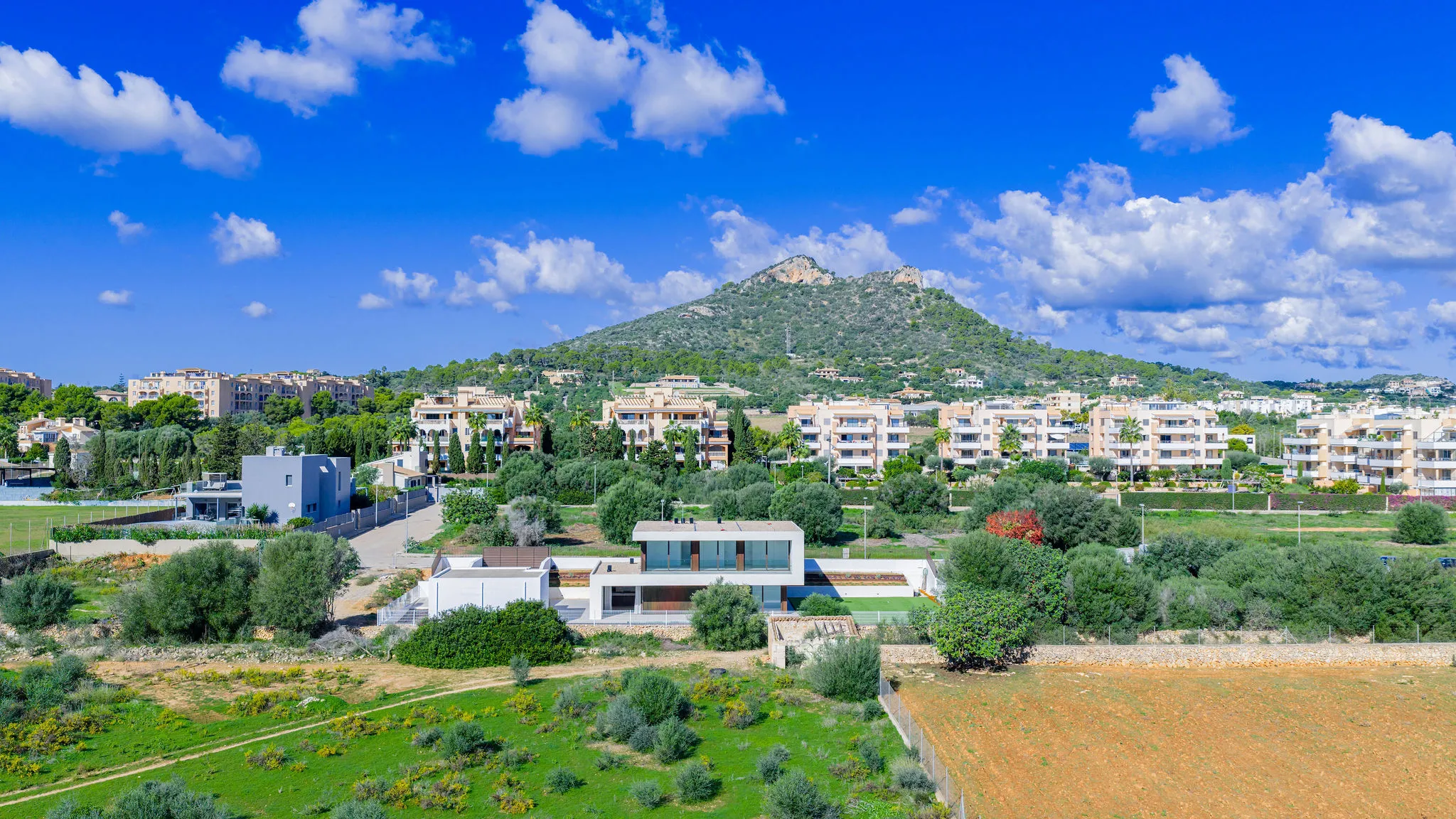 Villa estilo 'Bauhaus' con vista despejada y perfecto equilibrio energético-15