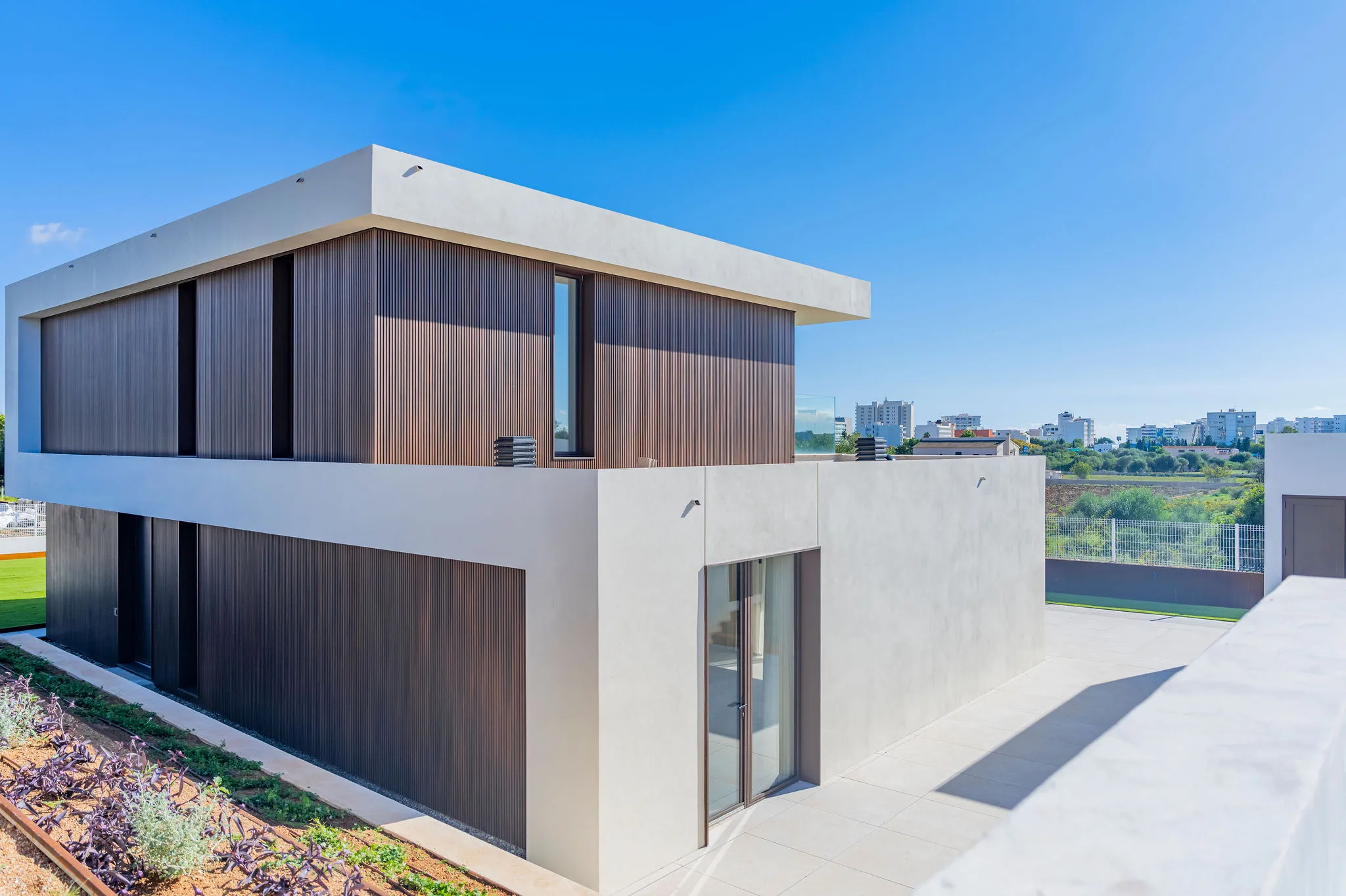 Villa estilo 'Bauhaus' con vista despejada y perfecto equilibrio energético-4