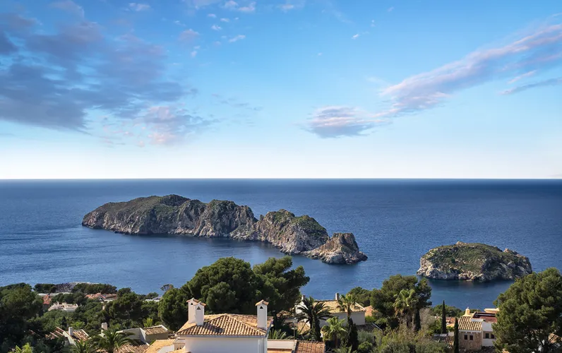 Kamienica z panoramicznym widokiem na morze w Nova Santa Ponsa