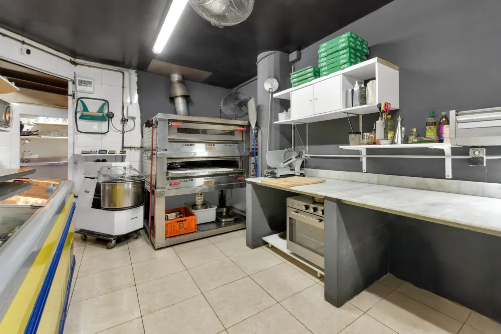 Pizzeria da trasferire in posizione privilegiata a Palma-8