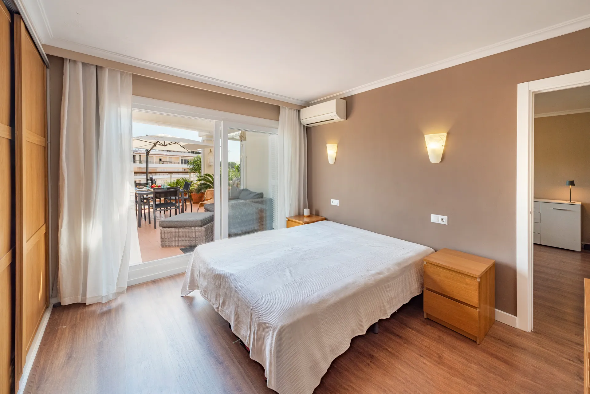 Exclusive penthouse on the seafront promenade of Puerto de Alcudia-13