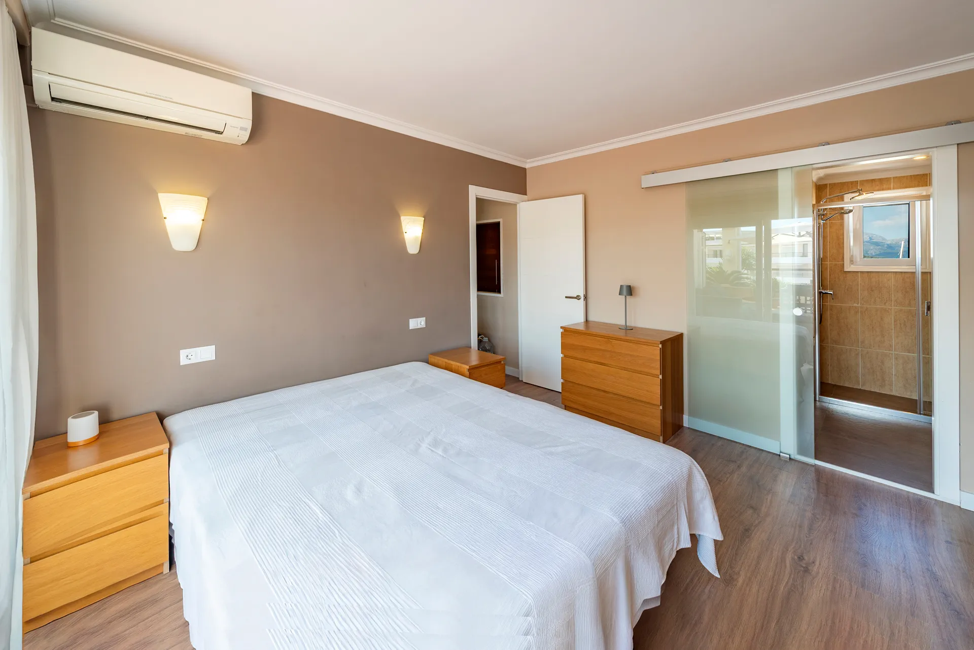 Exclusive penthouse on the seafront promenade of Puerto de Alcudia-10