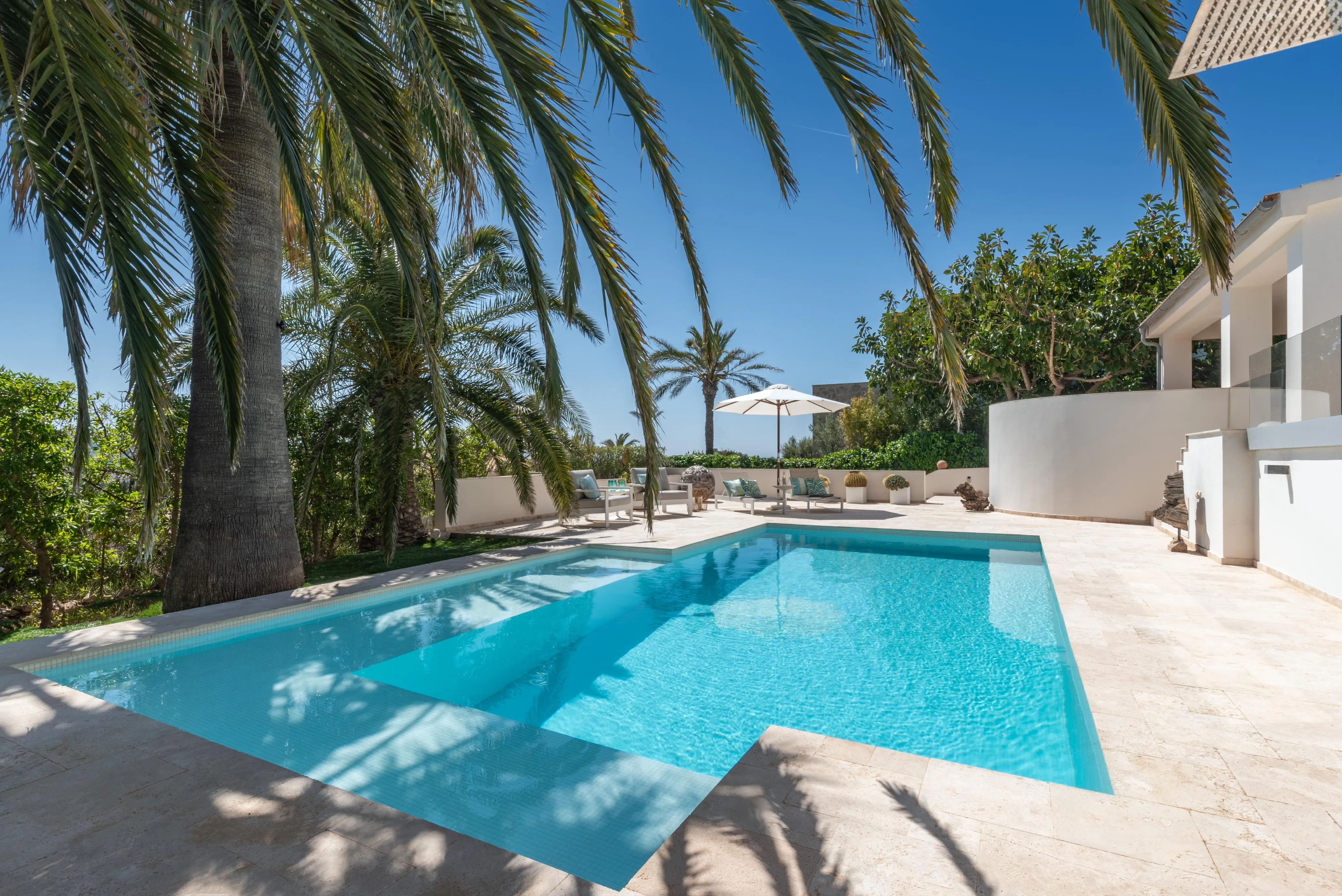 Moderne mediterrane villa met zeezicht in populaire woonwijk-2