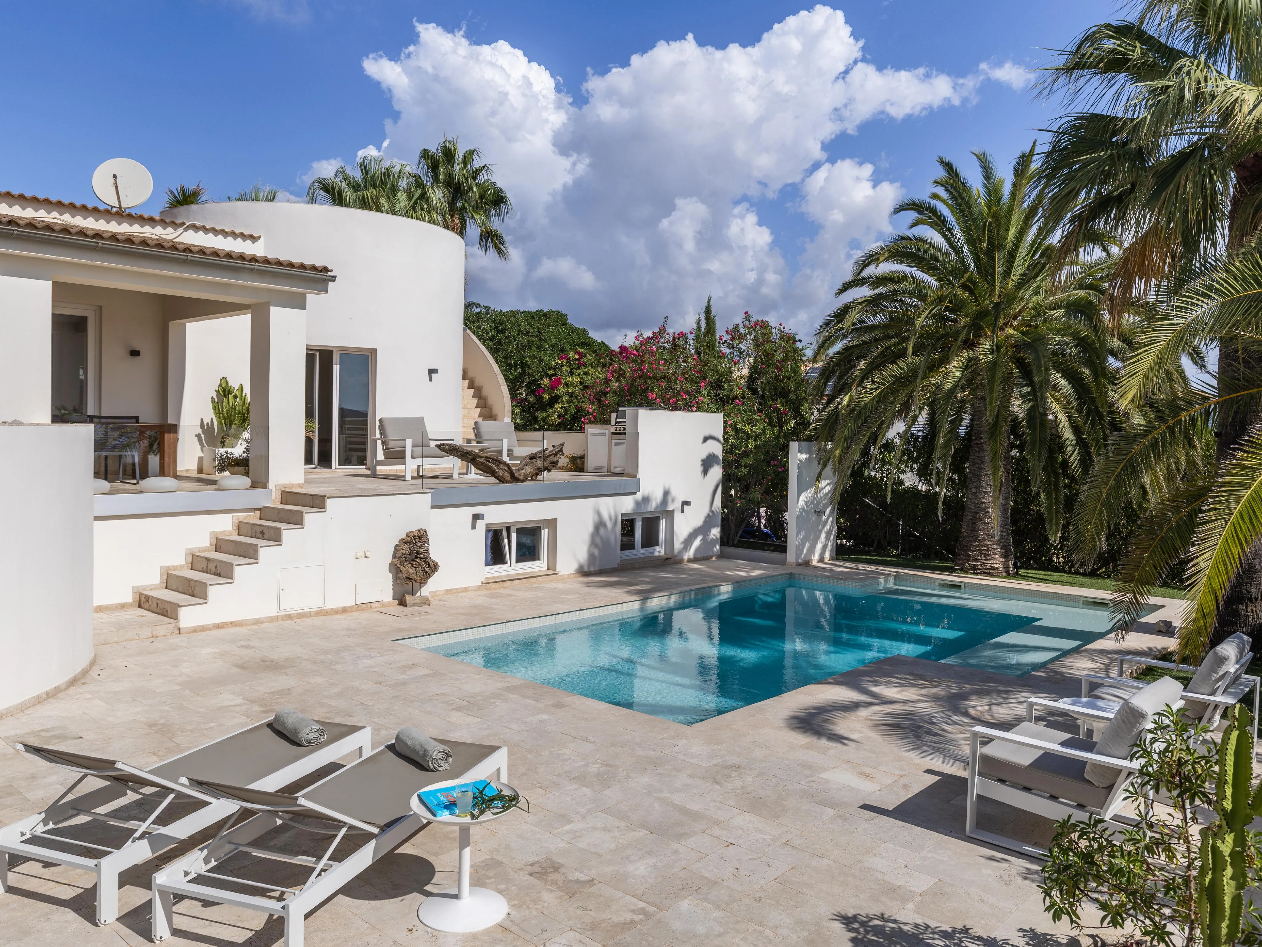 Moderne mediterrane villa met zeezicht in populaire woonwijk-3