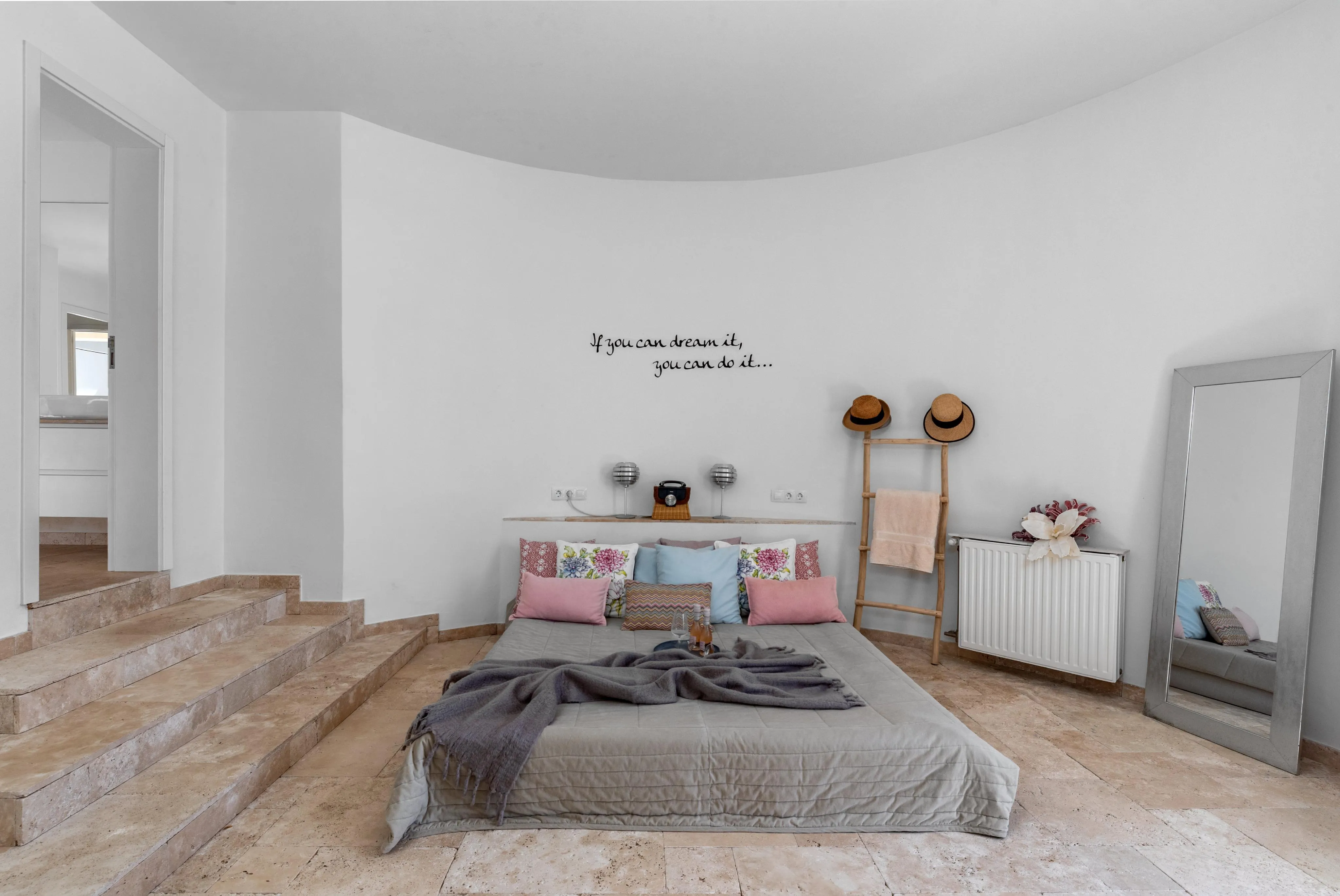 Moderne mediterrane villa met zeezicht in populaire woonwijk-8