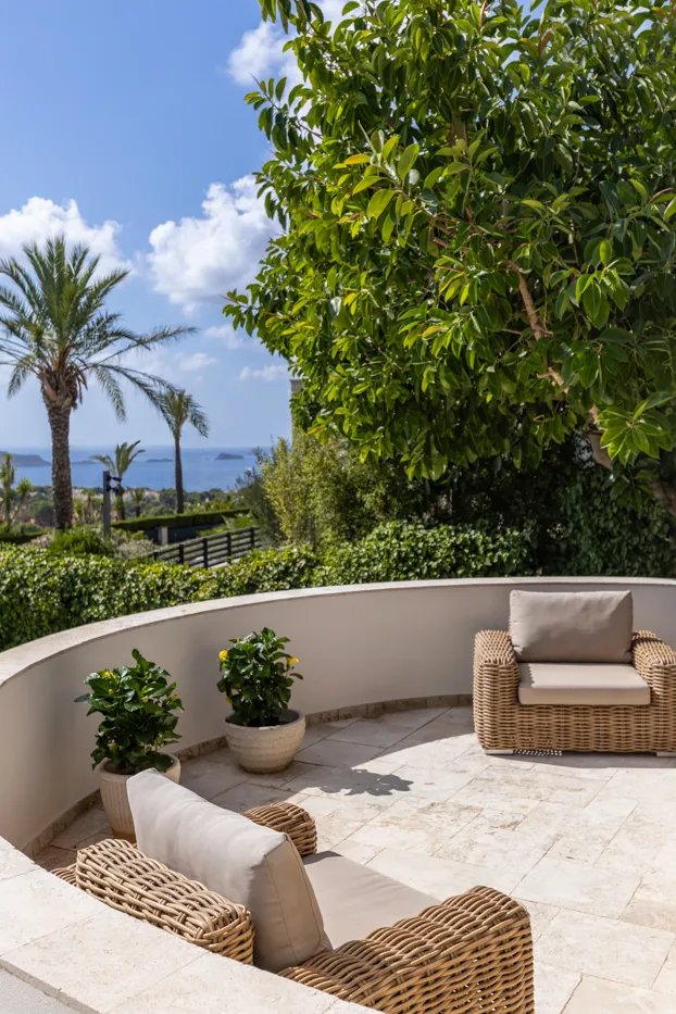 Moderne middelhavsvilla med havudsigt på en populær beliggenhed-11