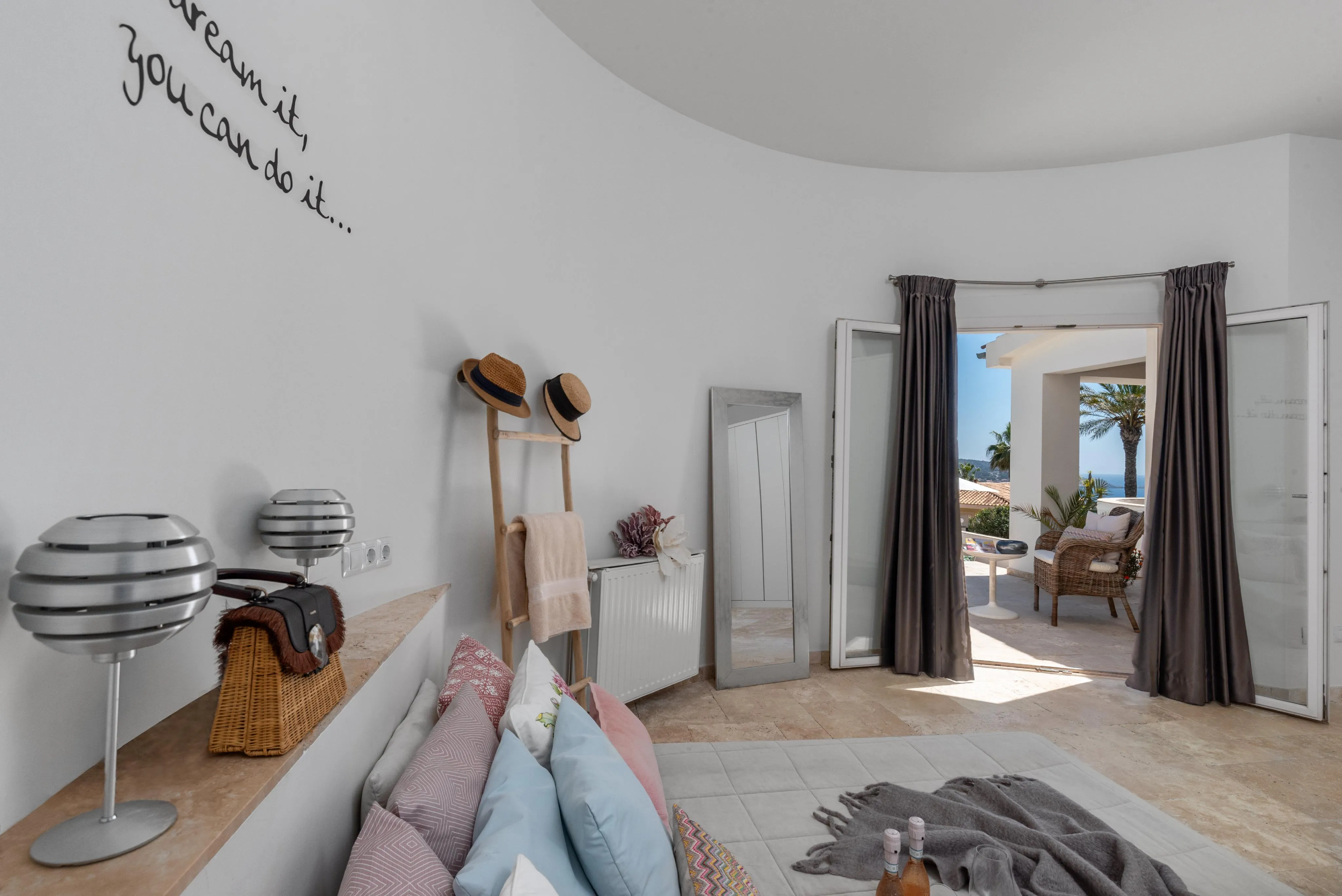 Moderne mediterrane villa met zeezicht in populaire woonwijk-10