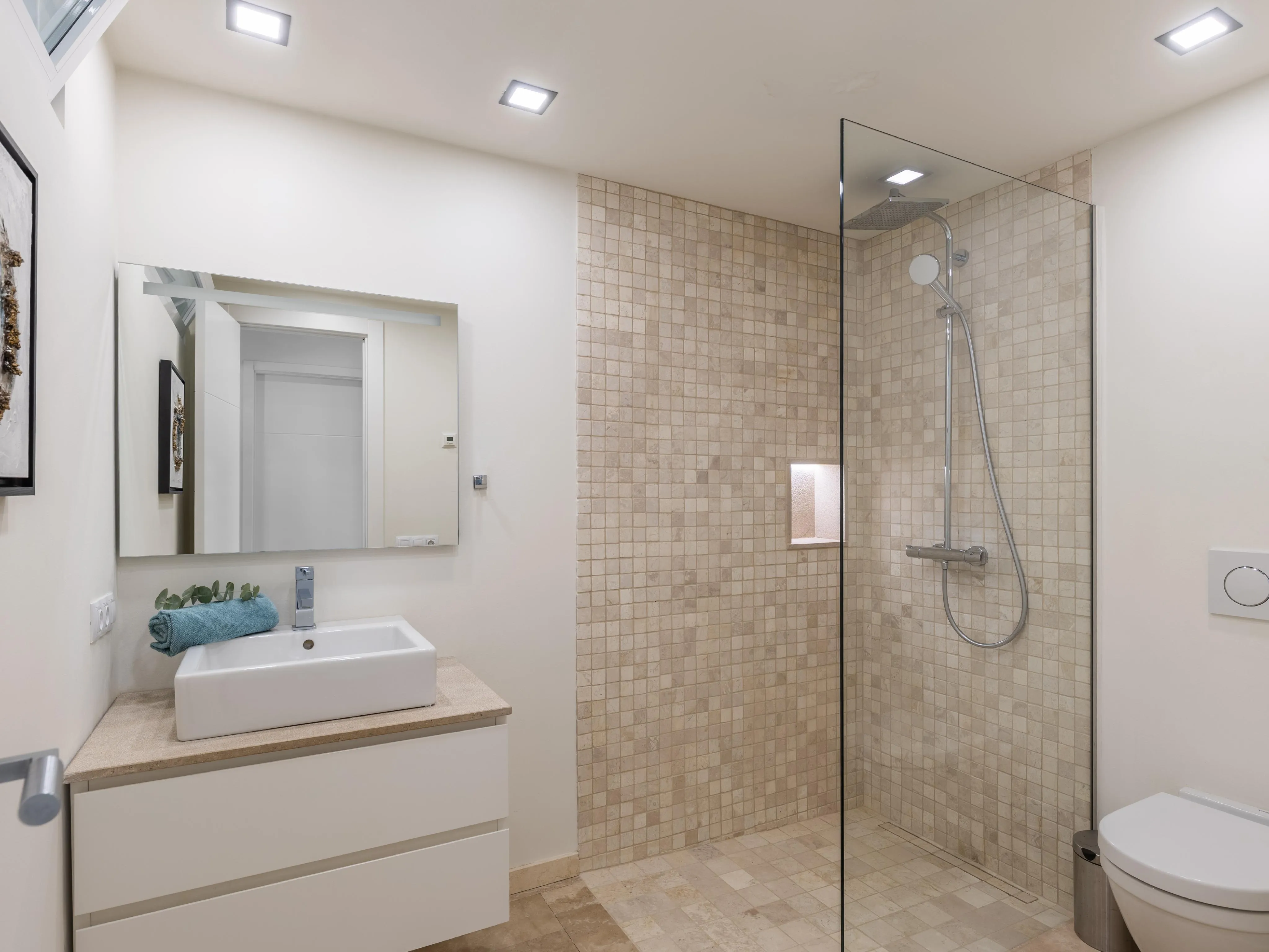 Moderne mediterrane villa met zeezicht in populaire woonwijk-13