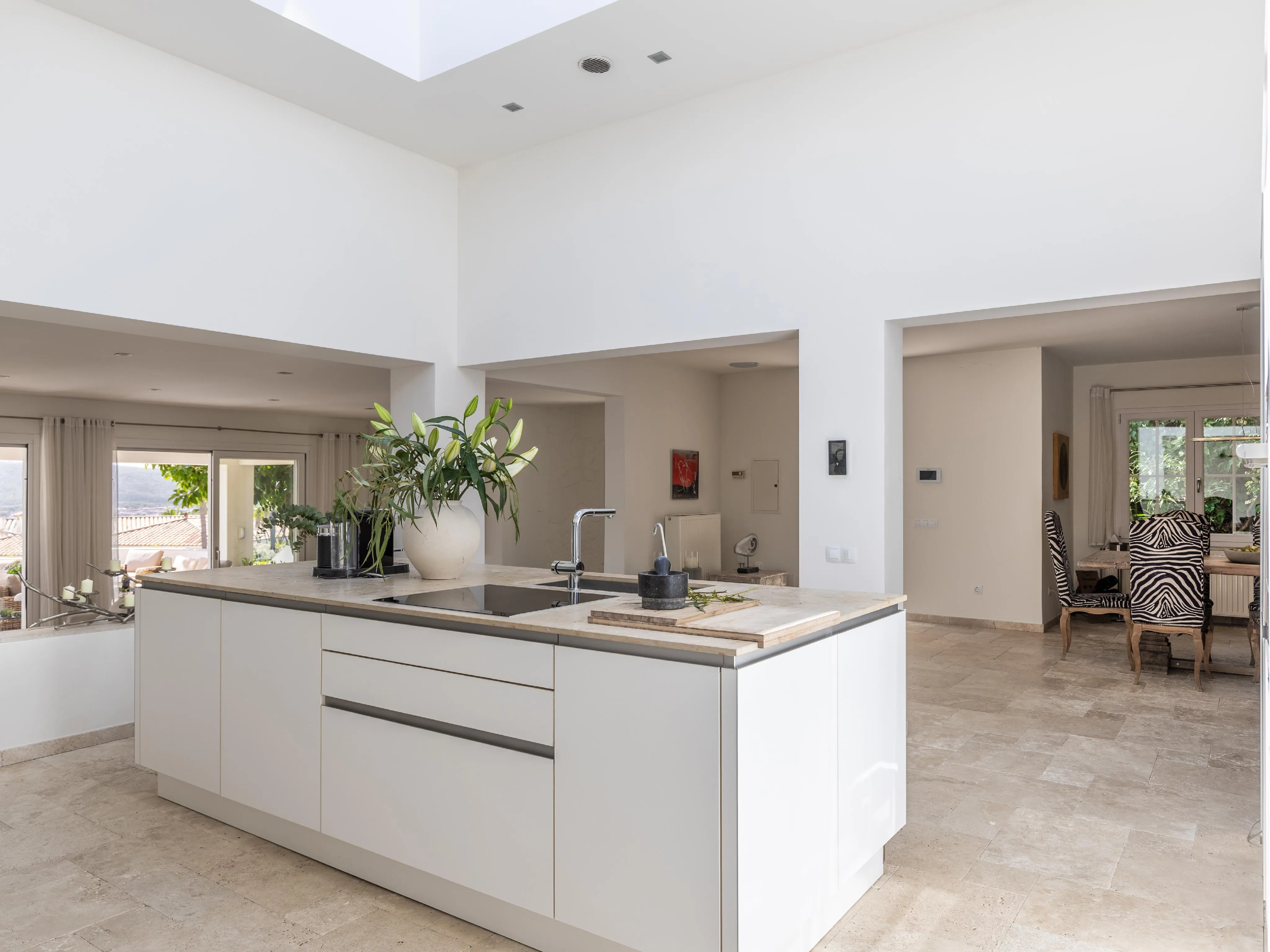 Moderne mediterrane villa met zeezicht in populaire woonwijk-7