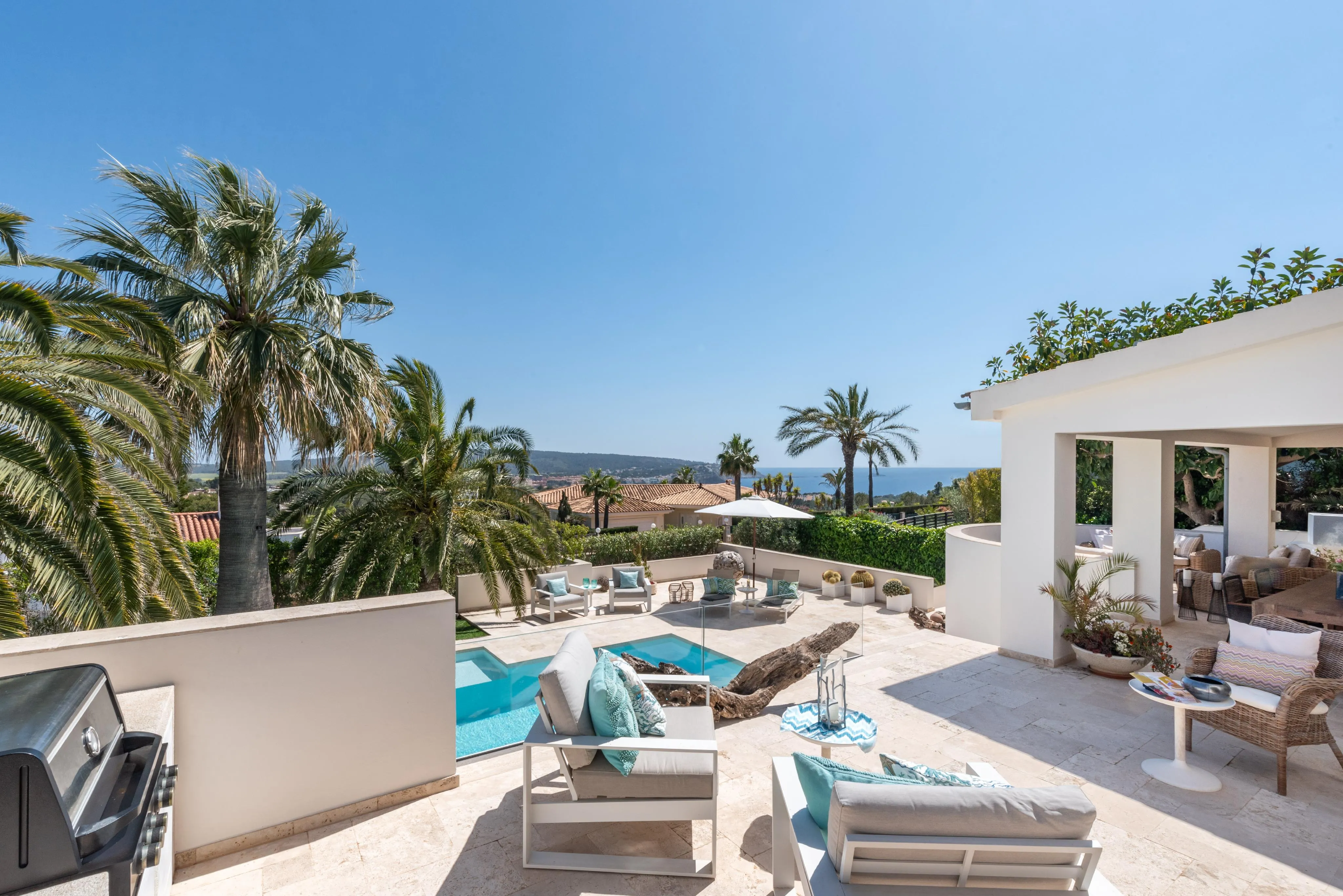 Nowoczesna śródziemnomorska willa z widokiem na morze w popularnej dzielnicy mieszkalnej-1