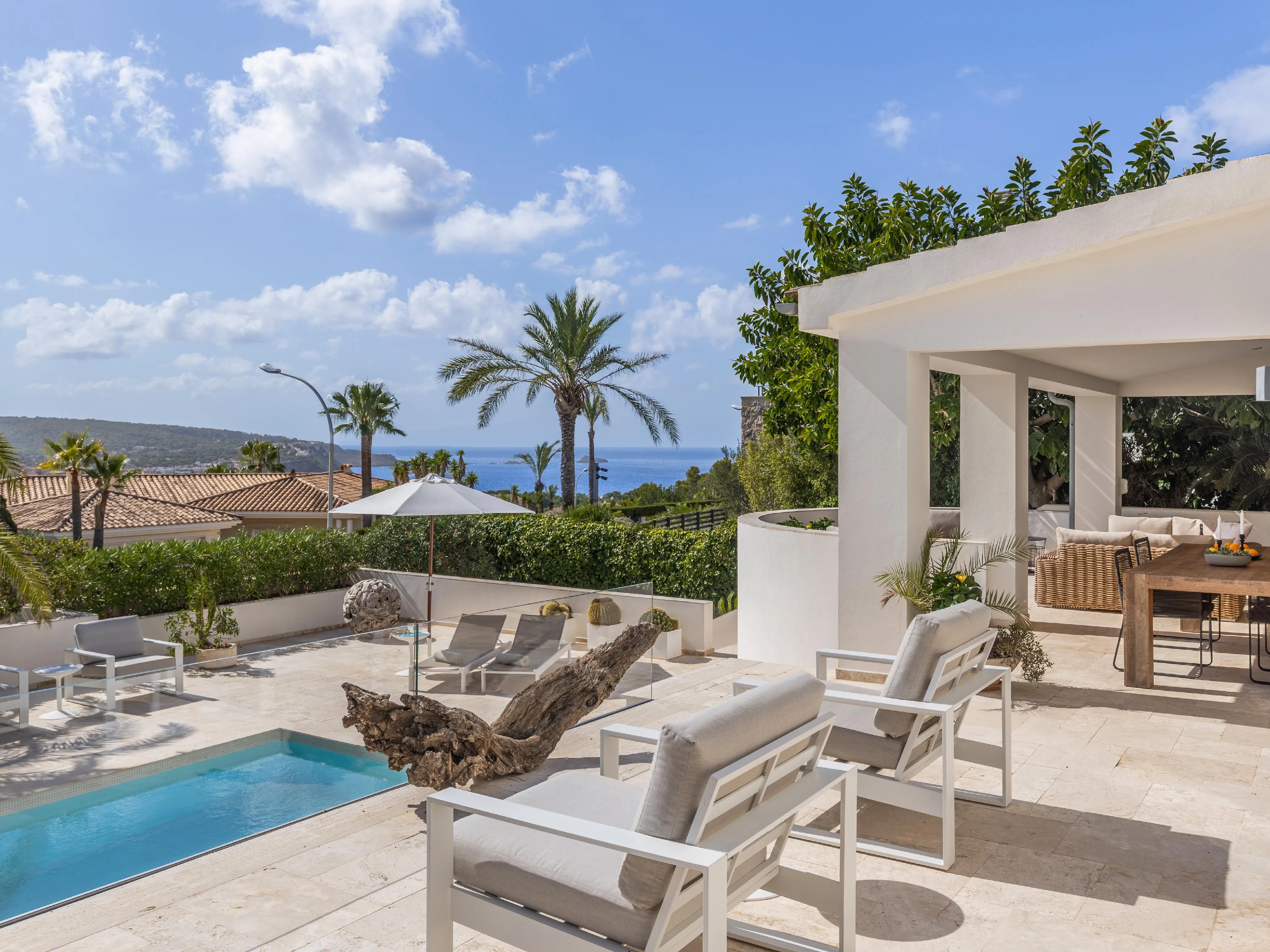 Nowoczesna śródziemnomorska willa z widokiem na morze w popularnej dzielnicy mieszkalnej-17