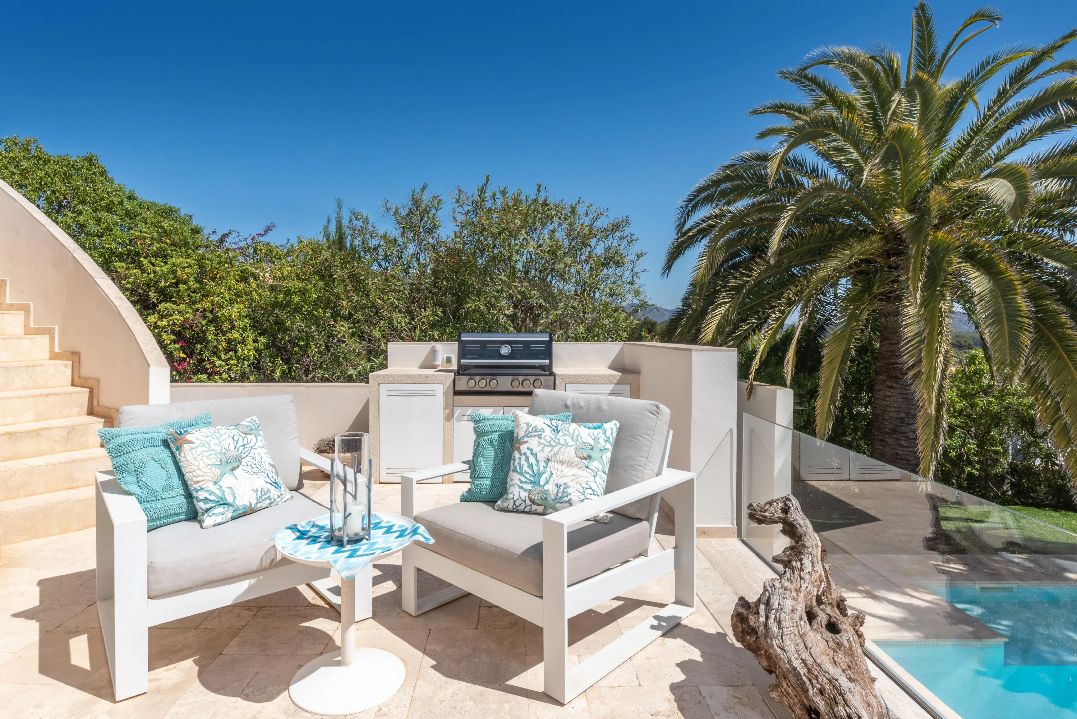 Nowoczesna śródziemnomorska willa z widokiem na morze w popularnej dzielnicy mieszkalnej-18