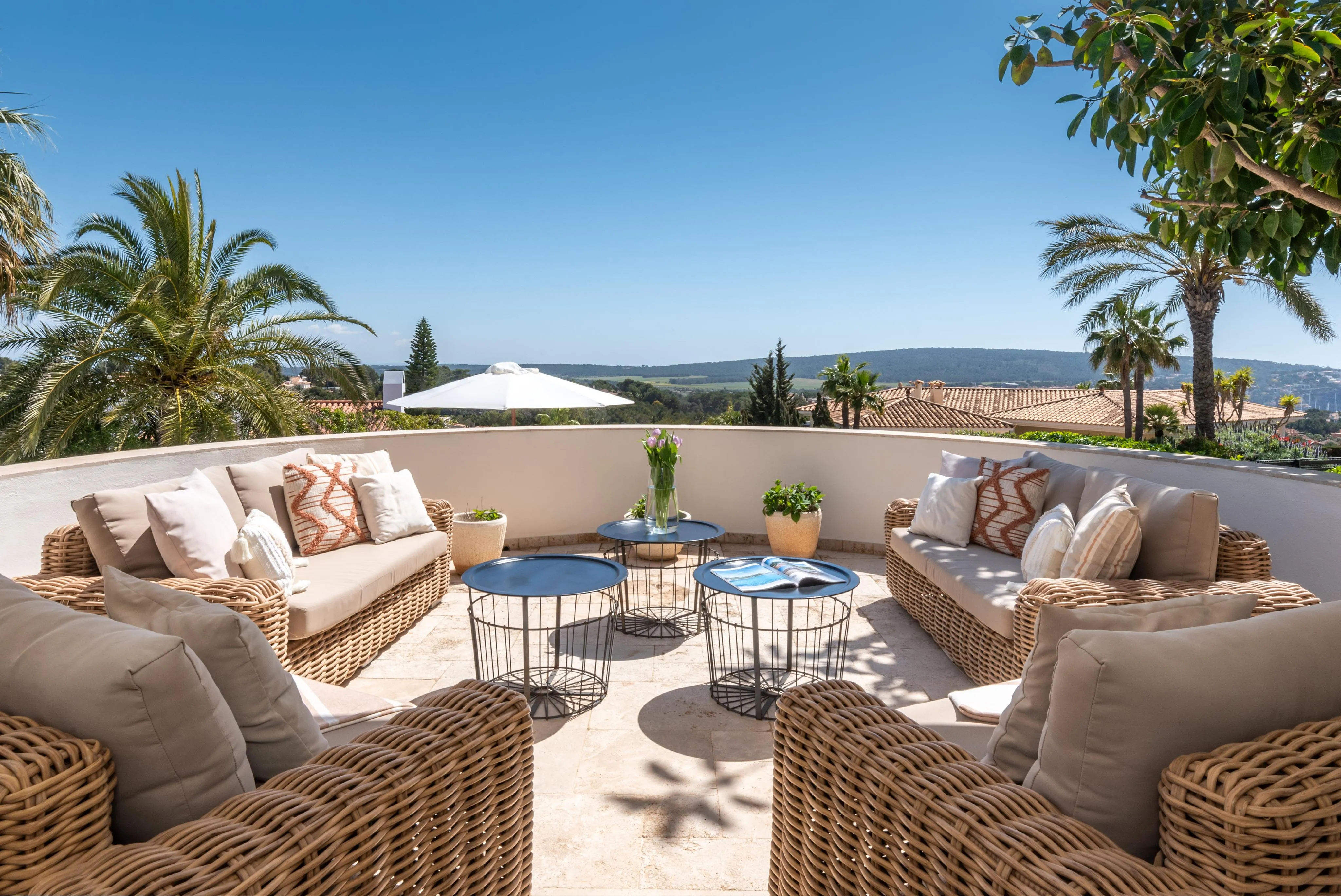 Moderne mediterrane villa met zeezicht in populaire woonwijk-16