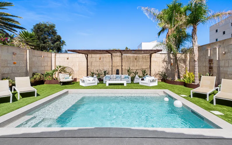 Seafront villa with pool