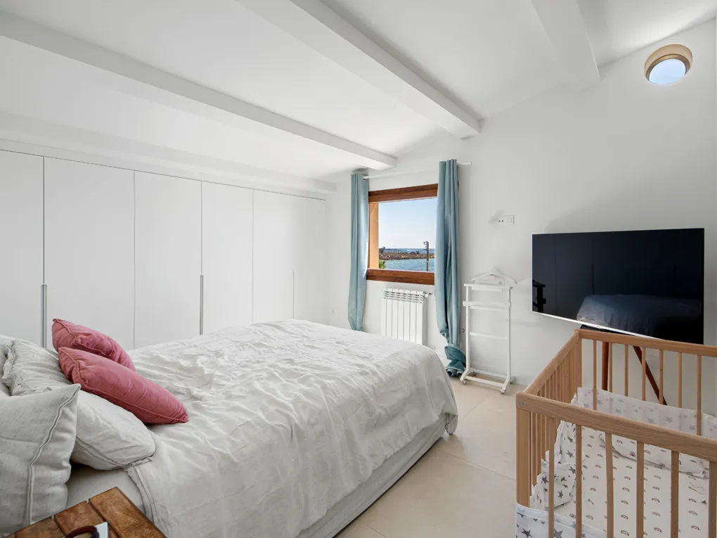 Villa aan zee met zwembad-4