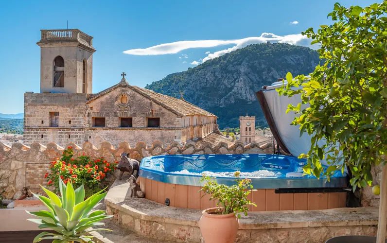 Fabulosa casa adossada al Calvari amb garatge i àmplies terrasses