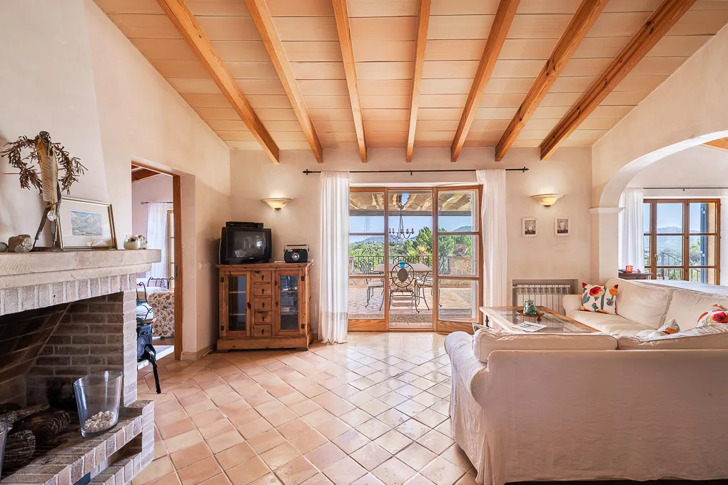 Propiedad con magníficas vistas panorámicas-6