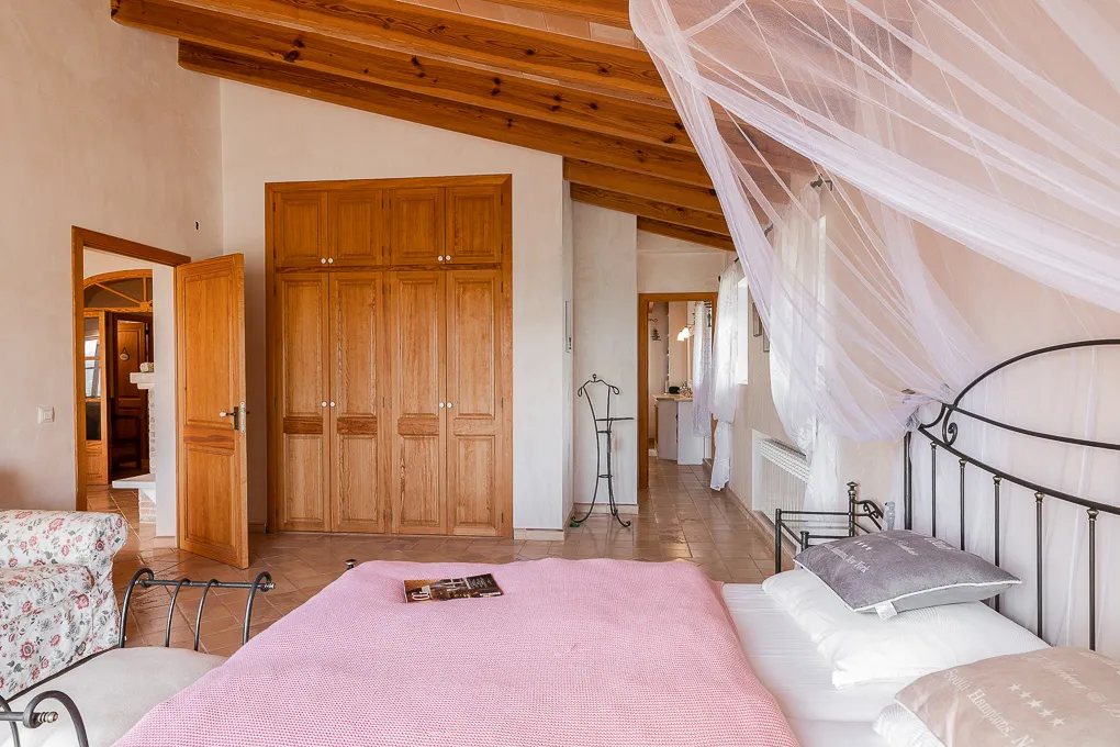 Propiedad con magníficas vistas panorámicas-9