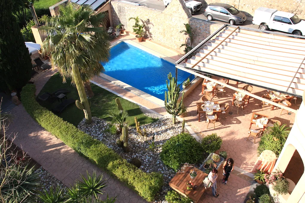 Casa señorial con hotel y restaurante-2