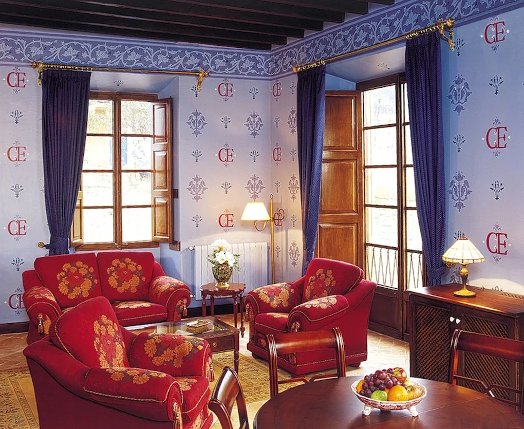 Городской дворец с отелем и рестораном-5